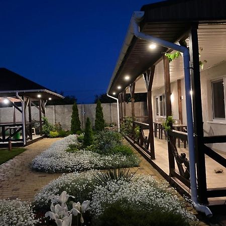 Три Кошки Otel Çornomorsk Dış mekan fotoğraf