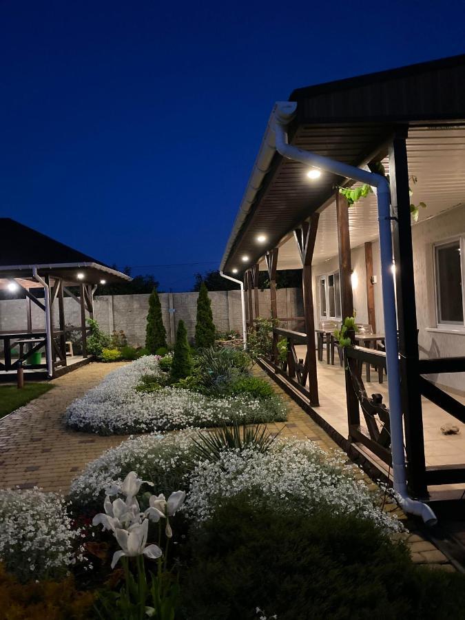 Три Кошки Otel Çornomorsk Dış mekan fotoğraf