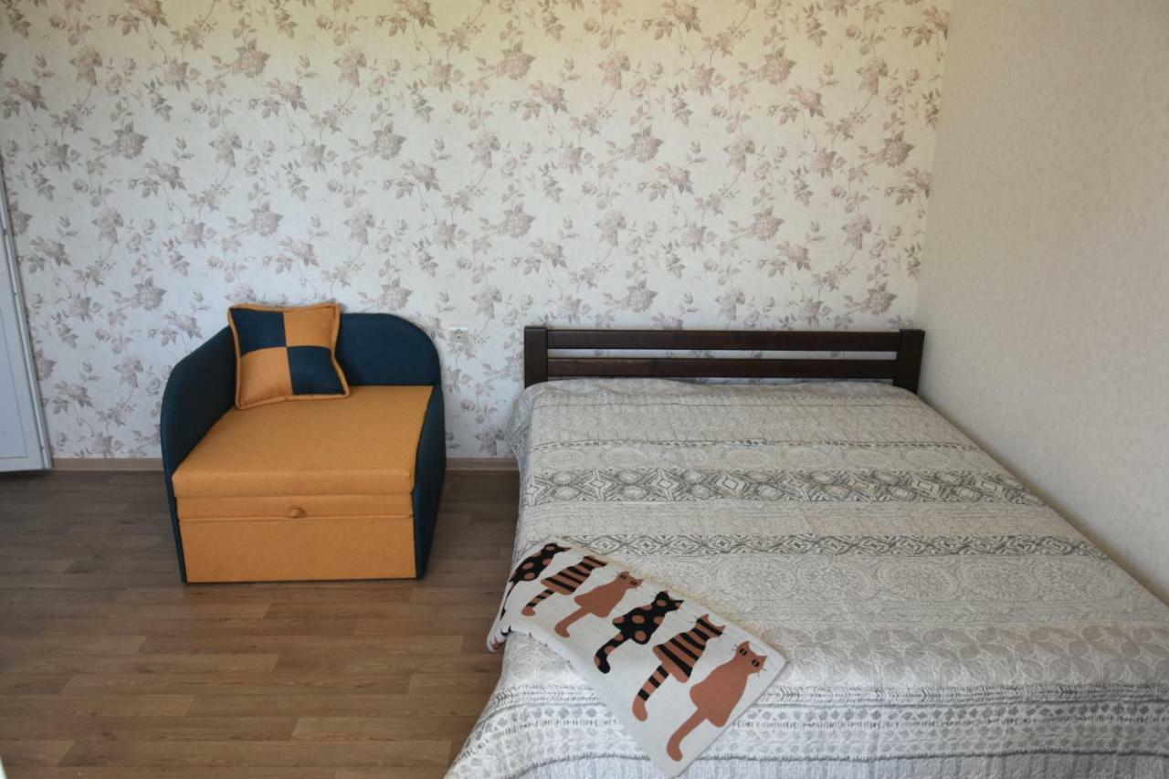Три Кошки Otel Çornomorsk Dış mekan fotoğraf