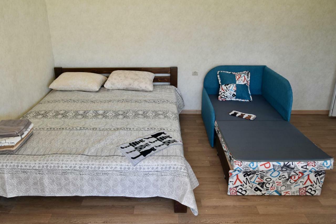 Три Кошки Otel Çornomorsk Dış mekan fotoğraf