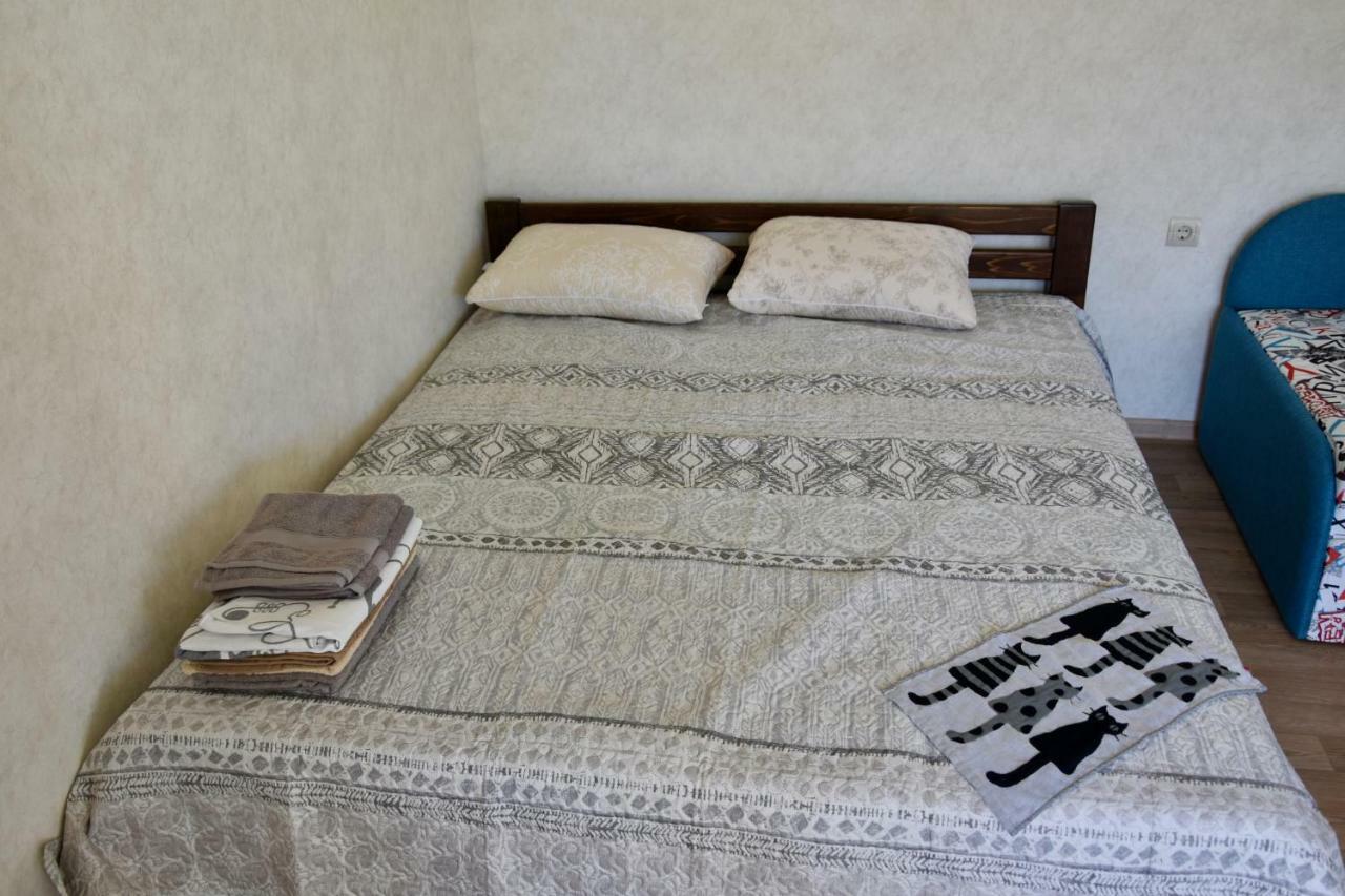 Три Кошки Otel Çornomorsk Dış mekan fotoğraf