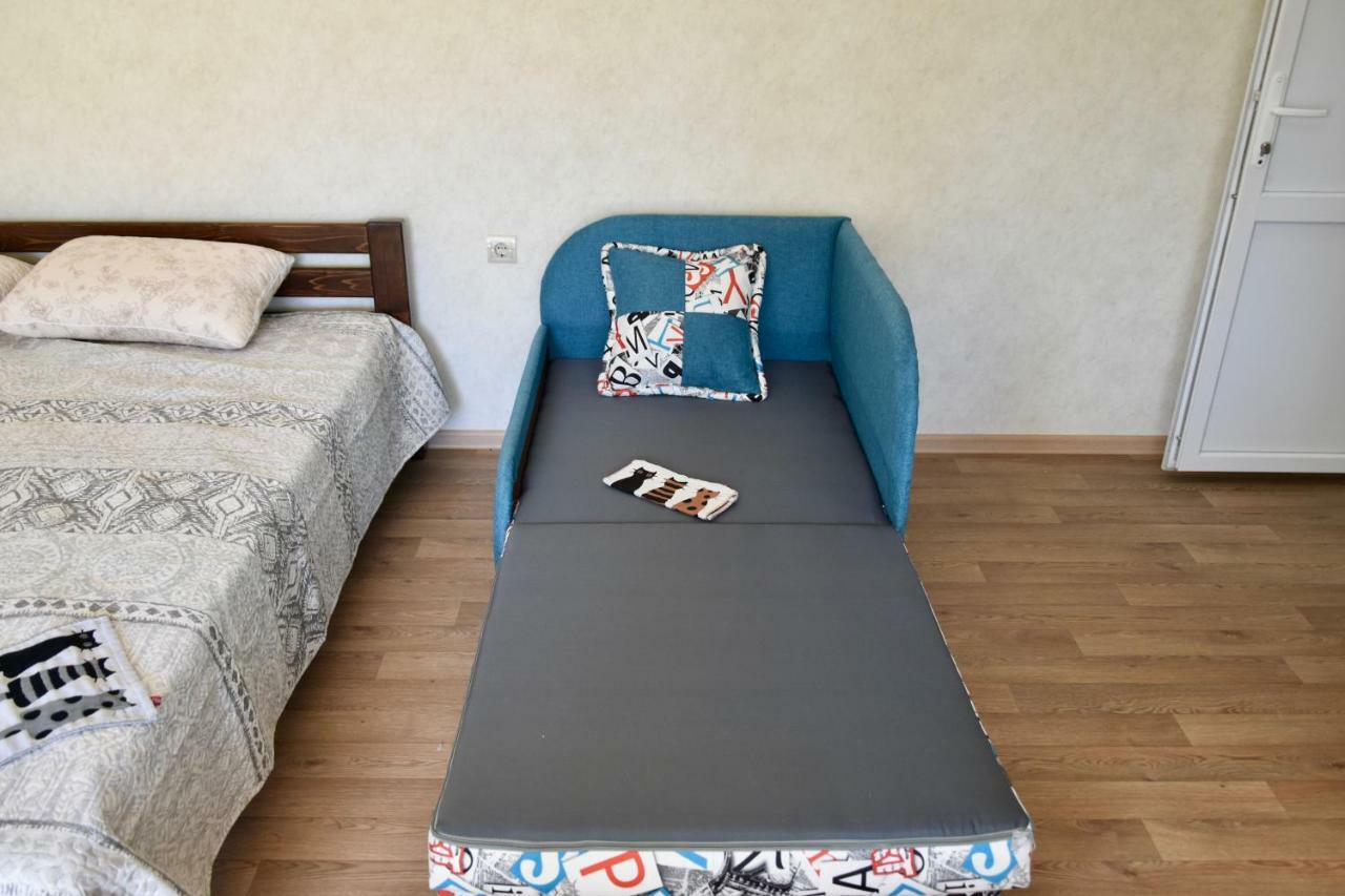 Три Кошки Otel Çornomorsk Dış mekan fotoğraf