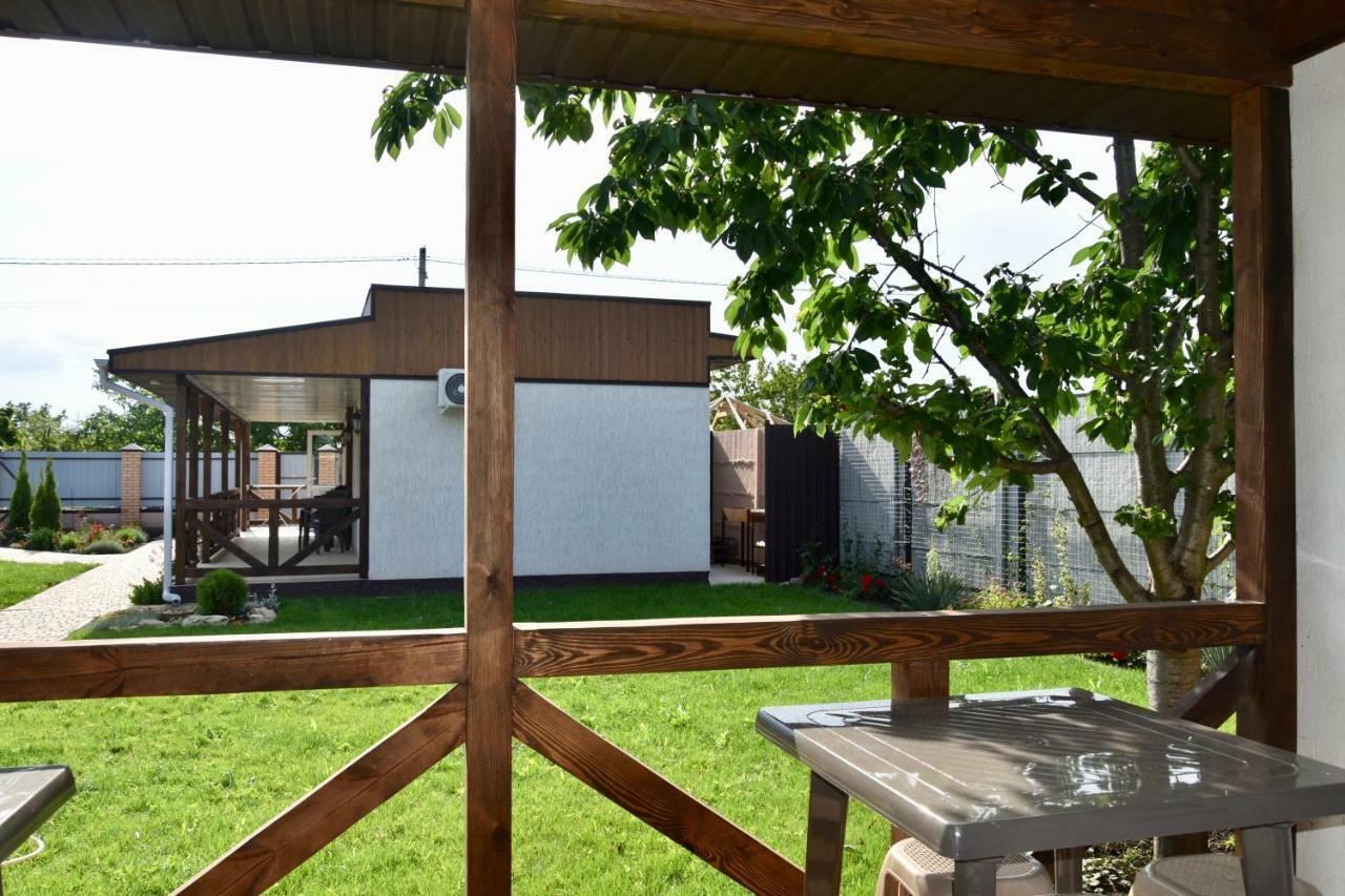Три Кошки Otel Çornomorsk Dış mekan fotoğraf