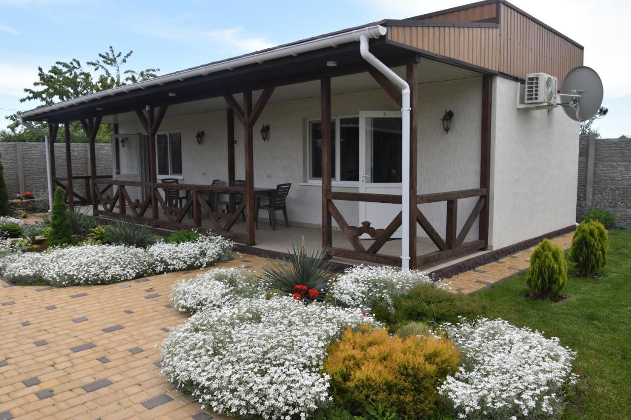Три Кошки Otel Çornomorsk Dış mekan fotoğraf