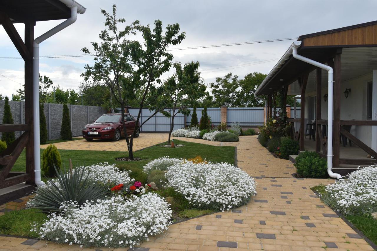 Три Кошки Otel Çornomorsk Dış mekan fotoğraf
