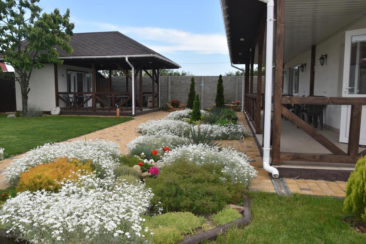 Три Кошки Otel Çornomorsk Dış mekan fotoğraf