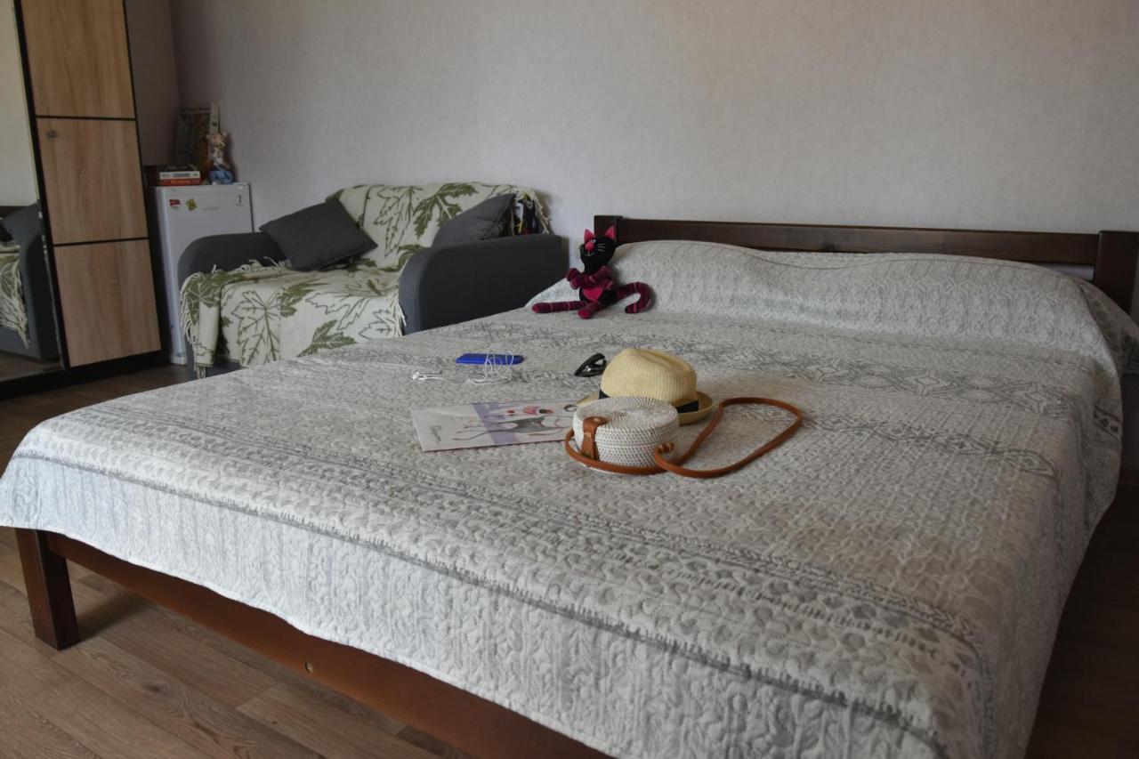 Три Кошки Otel Çornomorsk Dış mekan fotoğraf
